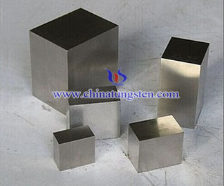 Cube de titane-zirconium-molybdène